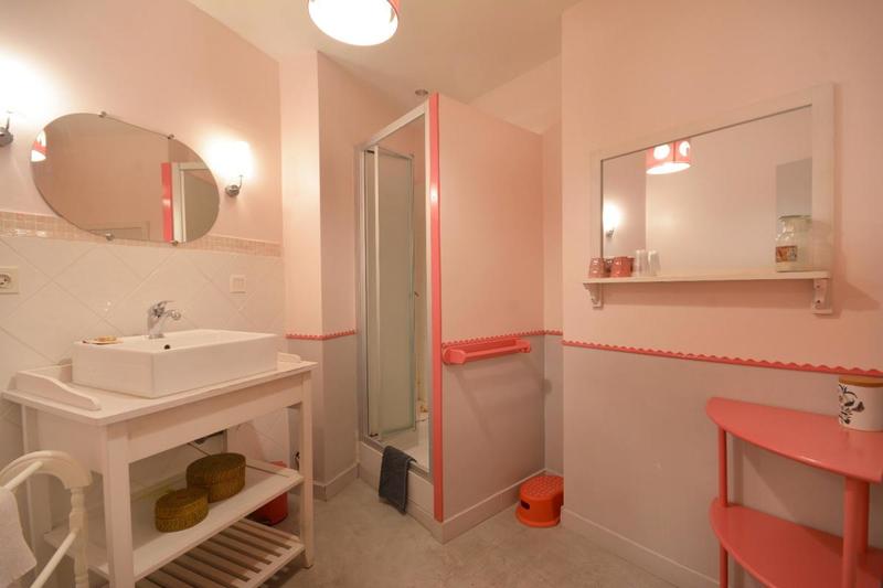 Maison - 241 m² - 9 pièces