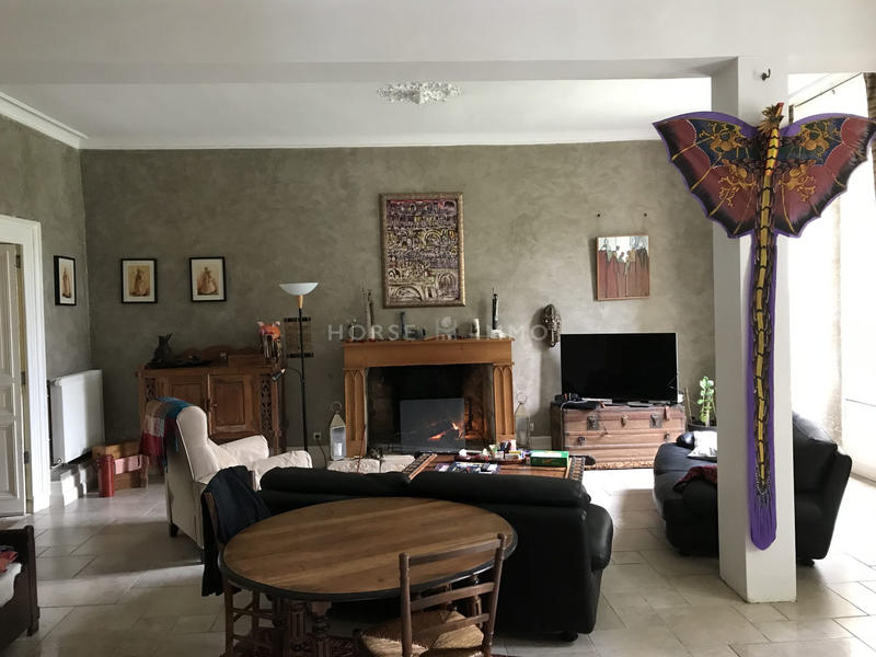 Maison - 600 m² - 25 pièces