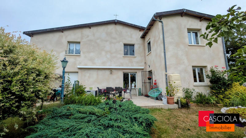 Maison - 210 m² - 7 pièces