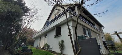 Appartement - 238 m² - 10 pièces