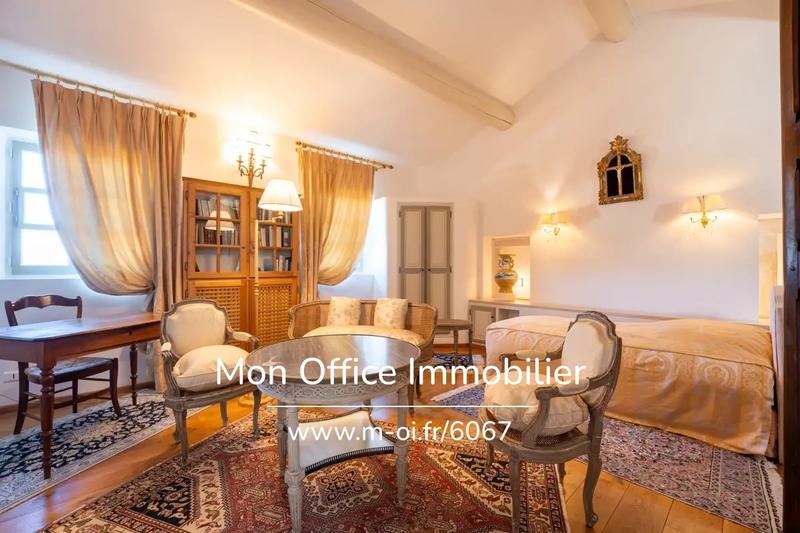 Propriété - 426 m² - 12 pièces