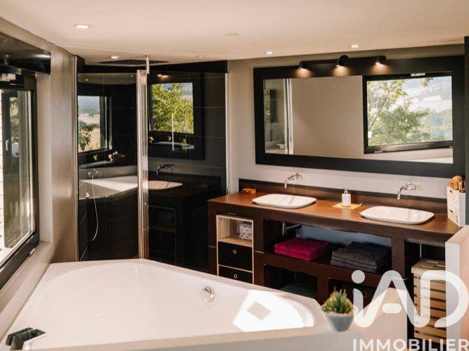 Maison - 284 m² - 6 pièces