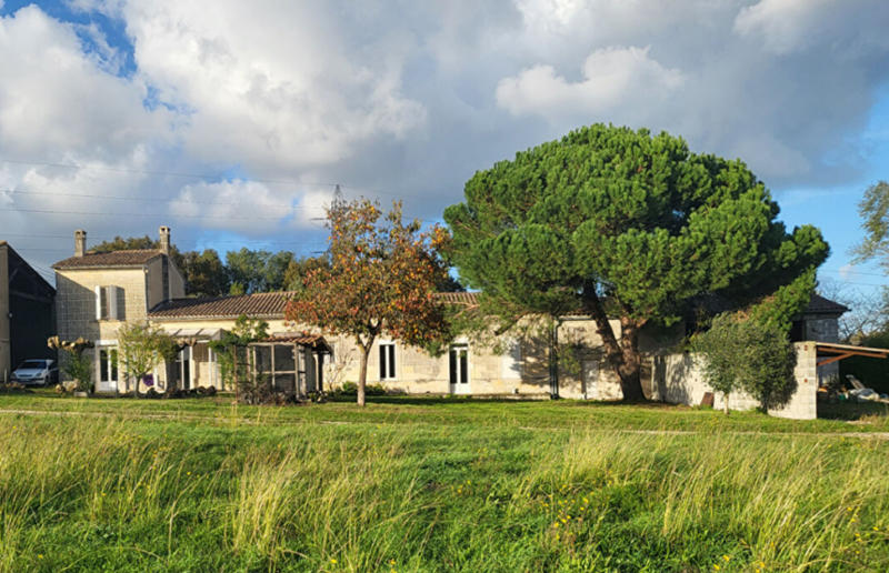 Maison - 252 m² - 11 pièces