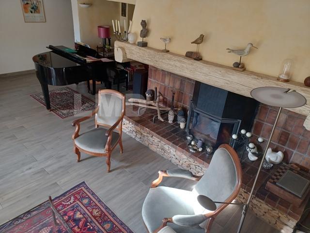 Maison - 230 m² - 7 pièces