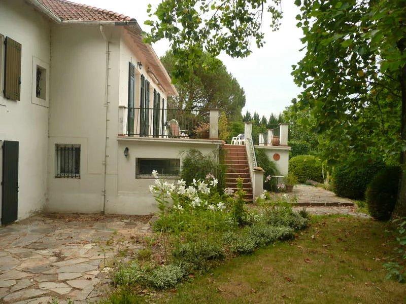 Demeure - 265 m² - 12 pièces