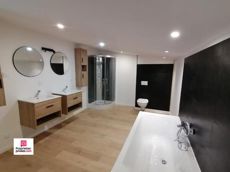 Maison - 280 m² - 11 pièces