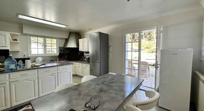 Maison - 220 m² - 7 pièces