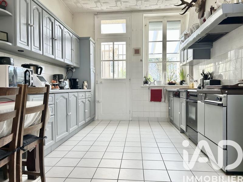 Maison - 230 m² - 8 pièces