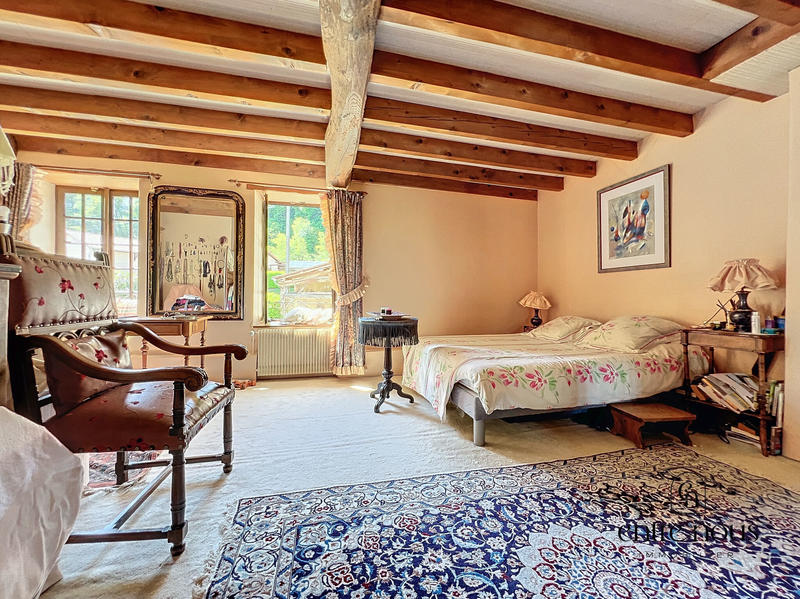 Maison - 220 m² - 6 pièces