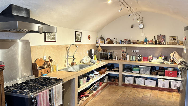 Mas - 597 m² - 22 pièces