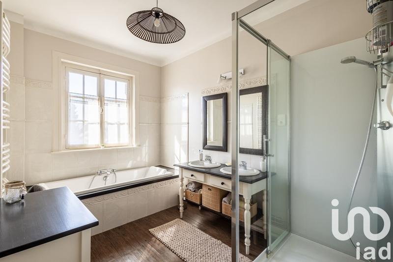 Maison - 260 m² - 9 pièces