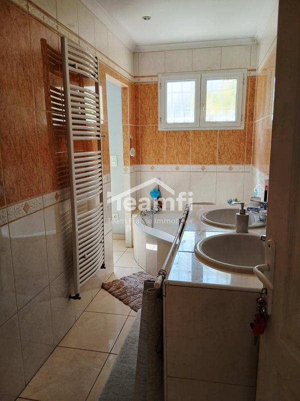 Maison traditionnelle - 160 m² - 6 pièces