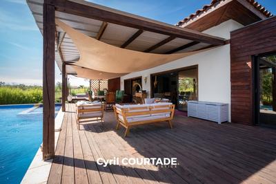 Maison - 222 m² - 7 pièces