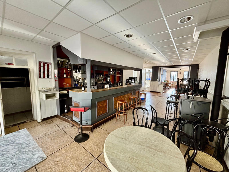 Local commercial - 139 m² - 6 pièces