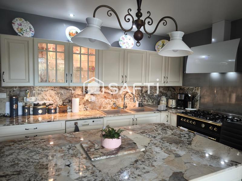 Maison - 185 m² - 5 pièces