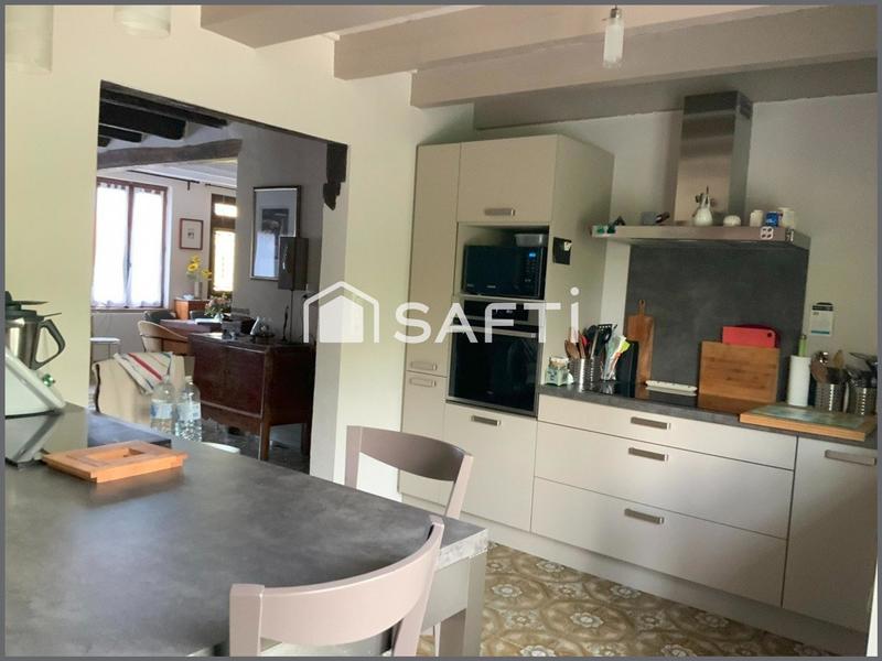 Maison - 230 m² - 8 pièces