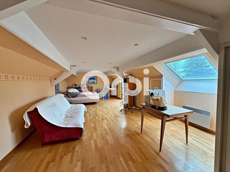 Maison - 230 m² - 8 pièces