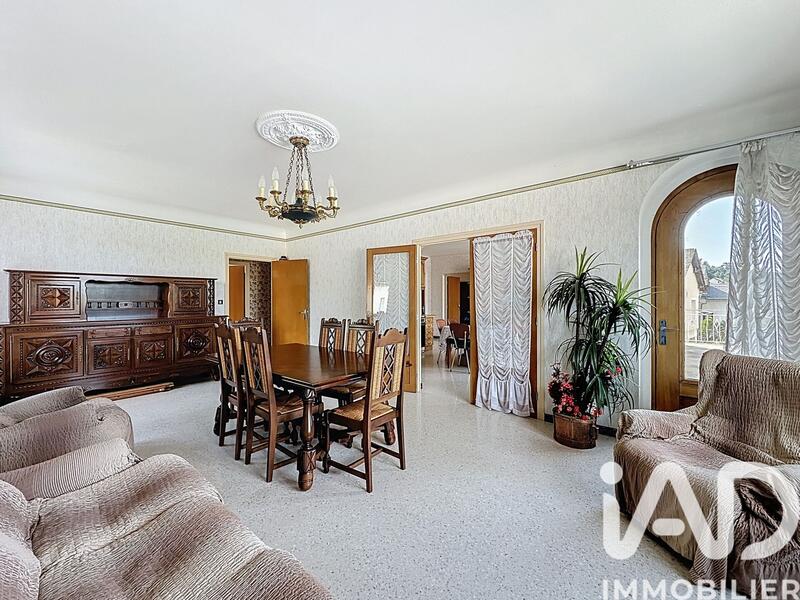 Maison - 211 m² - 8 pièces