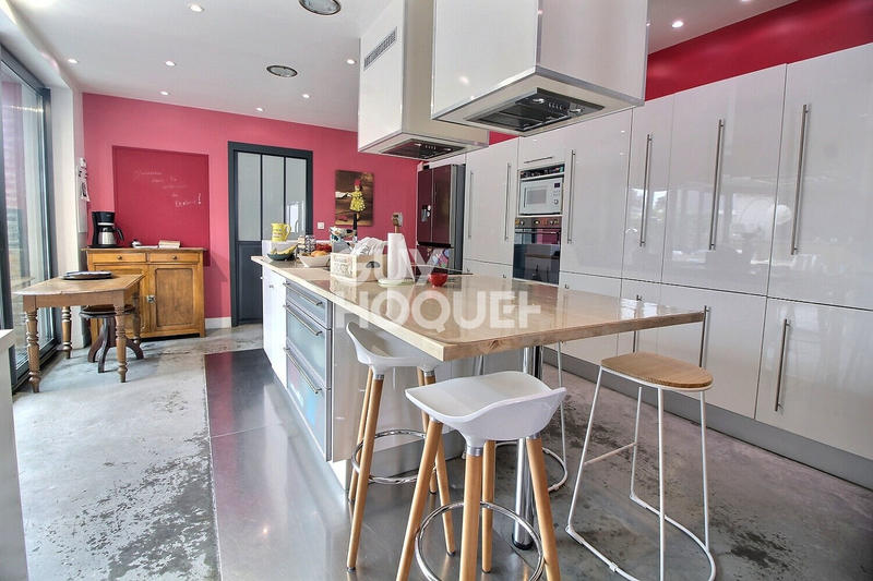 Maison - 187 m² - 7 pièces