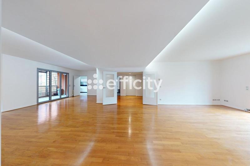 Appartement - 179 m² - 7 pièces