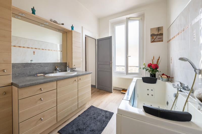 Maison - 200 m² - 7 pièces