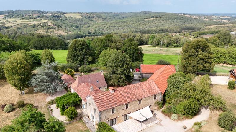 Maison - 440 m² - 13 pièces