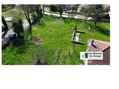 Terrain constructible - 1 035 m²