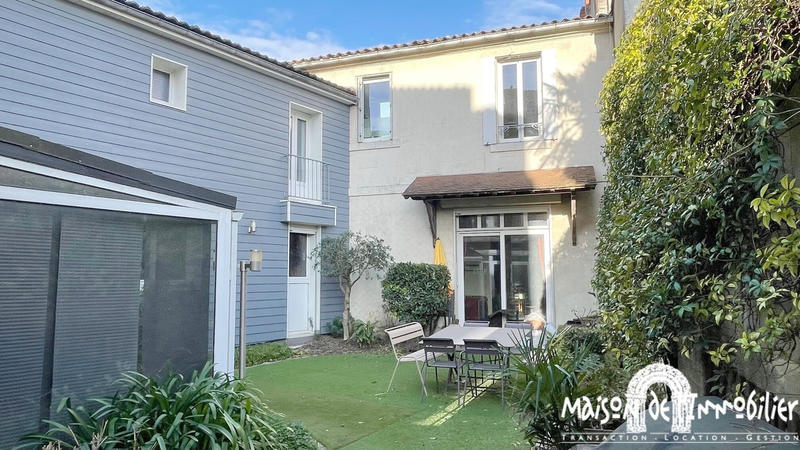 Maison - 256 m² - 12 pièces