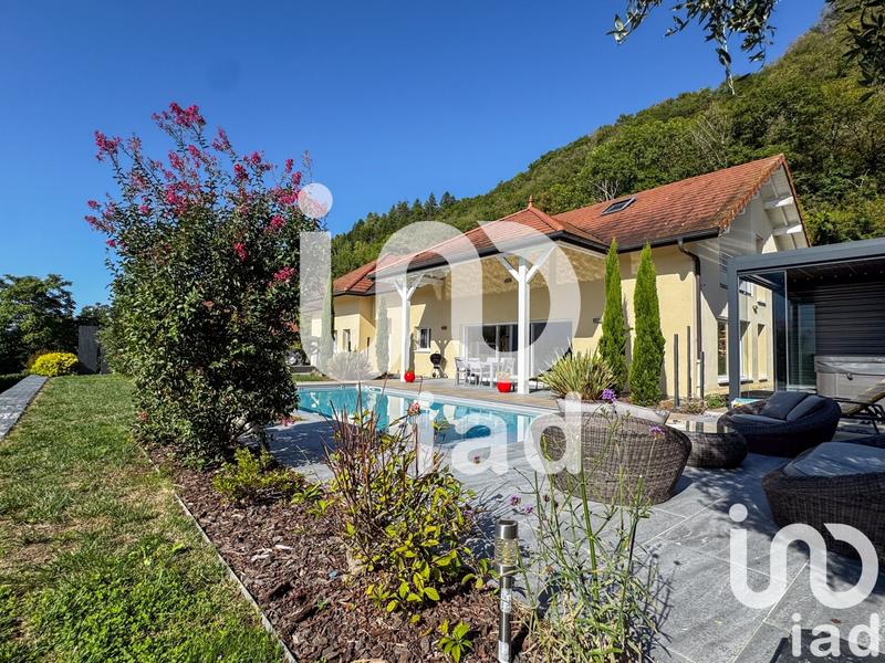 Maison - 242 m² - 6 pièces