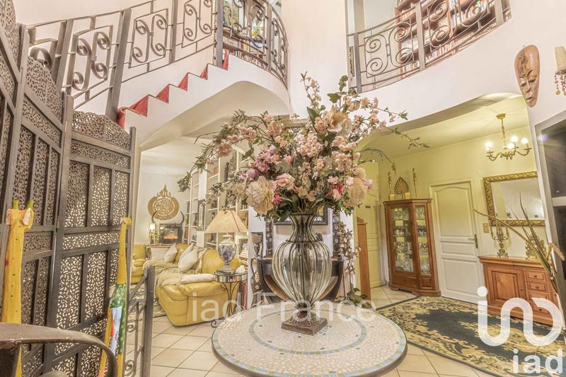 Maison de maîtres - 270 m² - 9 pièces