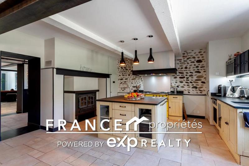 Maison - 245 m² - 7 pièces