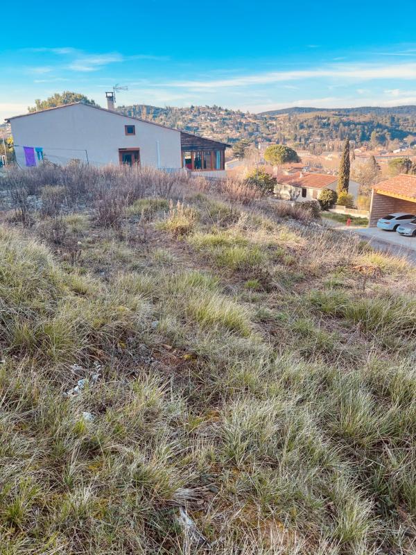 Terrain constructible - 790 m²