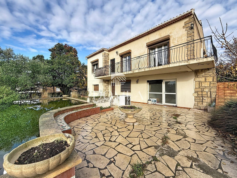 Maison - 222 m² - 10 pièces