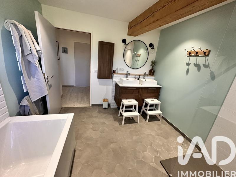 Maison - 250 m² - 7 pièces