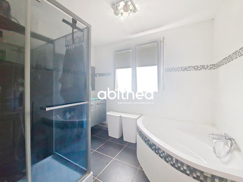 Maison - 102 m² - 4 pièces