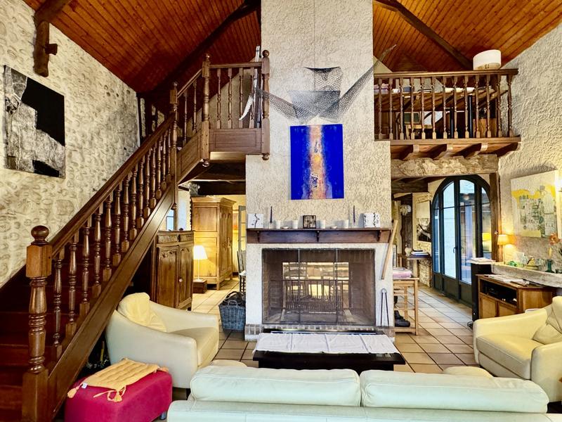 Maison - 218 m² - 7 pièces