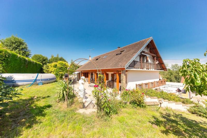 Maison - 260 m² - 6 pièces