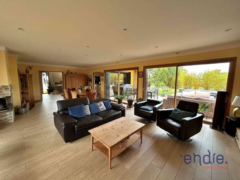 Maison - 251 m² - 8 pièces