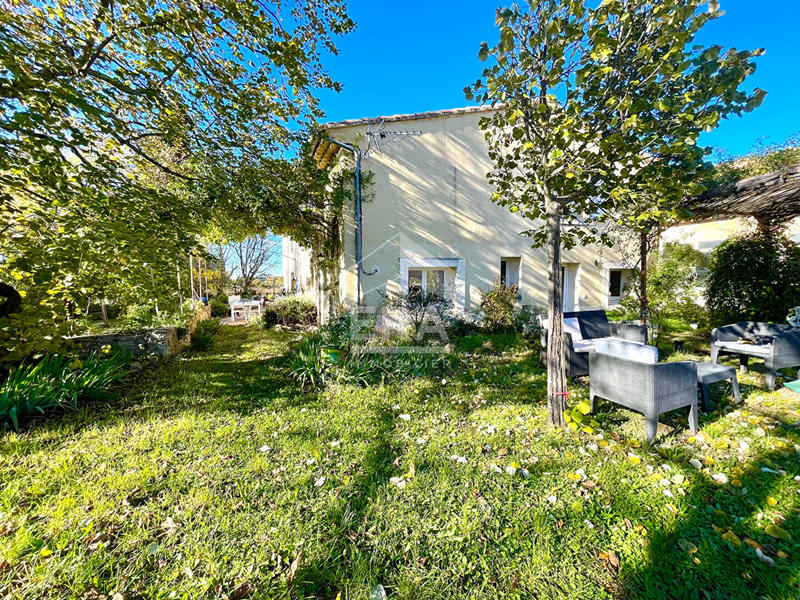 Maison - 213 m² - 8 pièces