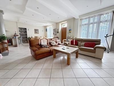 Maison - 221 m² - 8 pièces