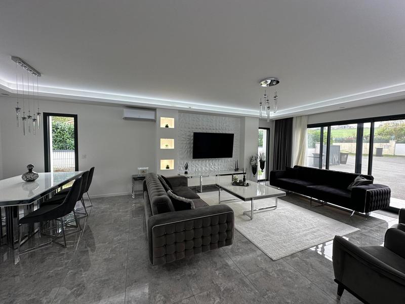 Maison - 143 m² - 5 pièces