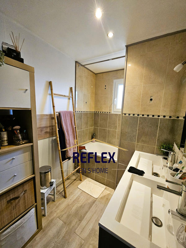 Maison - 93 m² - 4 pièces