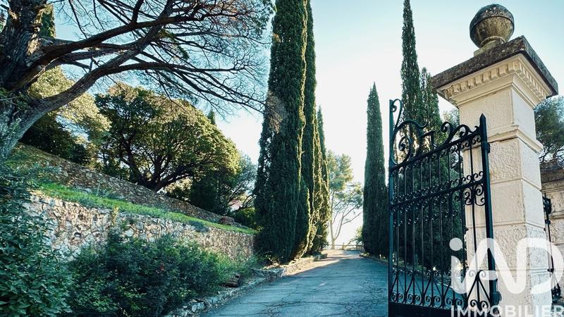 Maison - 292 m² - 11 pièces