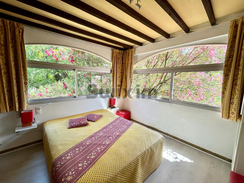 Propriété - 767 m² - 30 pièces