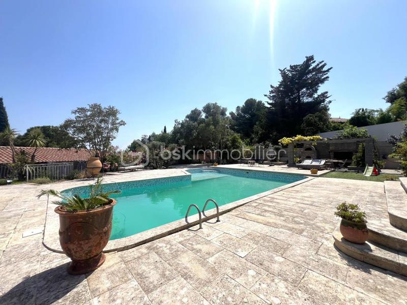 Maison - 280 m² - 7 pièces