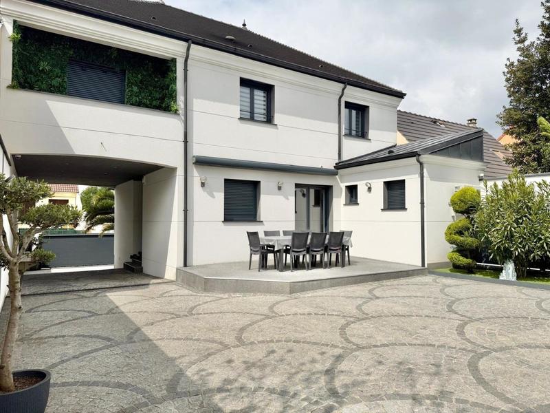 Maison - 145 m² - 6 pièces