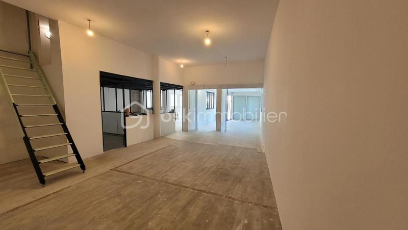 Local commercial - 140 m² - 6 pièces