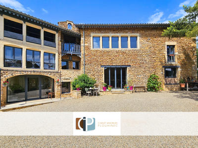 Maison - 305 m² - 8 pièces