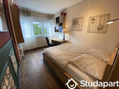 Chambre - 13 m² - 1 pièce