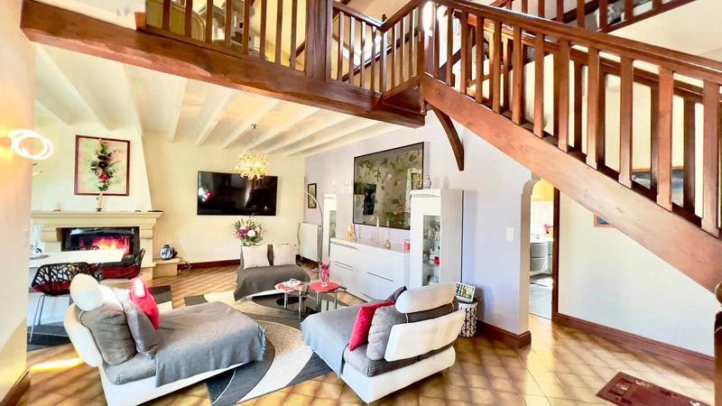 Maison - 349 m² - 10 pièces